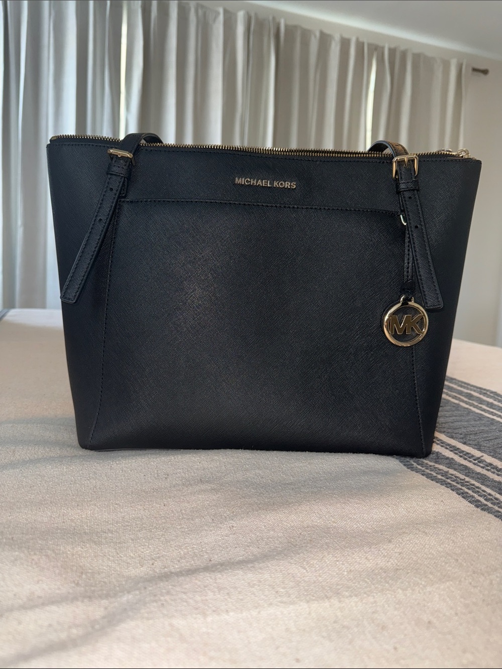 Black Michael Kors Voyager Large Saffiano Leather Top-Zip Tote Bag
